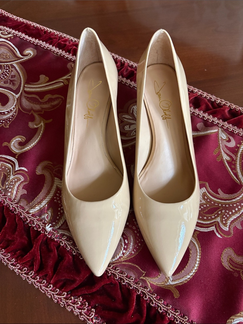 Joan Oloff Callie Women's Nude Patent Pointed Toe Heels 9 Never Worn $325